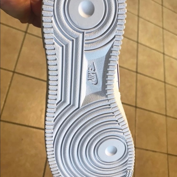 Nike Air Force 1 EAS womens 8.5
New in box.
mult color rainbow design.. - Picture 3 of 6